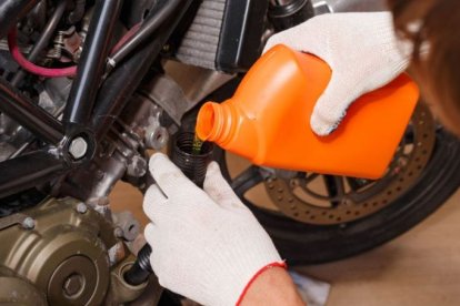 Siempre utilice el tipo de aceite indicado por el fabricante para el modelo de su motocicleta.