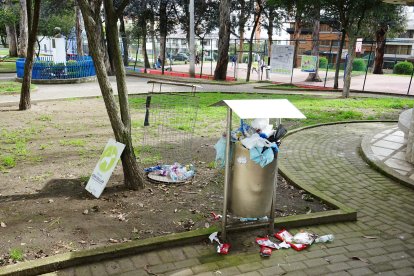 Moradores piden más cuidado del parque principal del sector Granda Centeno, en Quito.