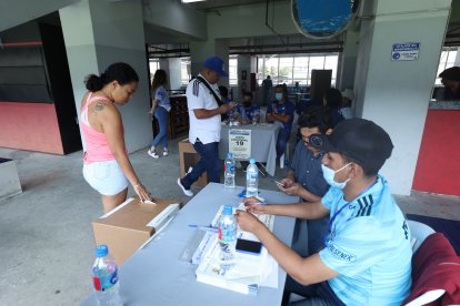 Los socios de Emelec habilitados deberán llevar su cédula para poder votar.