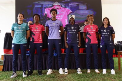 Algunas de las jugadoras y nuevos refuerzos, durante el evento de la camiseta y plantilla en la Universidad San Francisco de Quito, ubicada en Cumbayá.