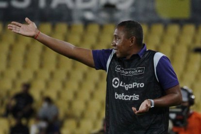 Juan Carlos 'Pechón' León, entrenador ecuatoriano de Libertad.