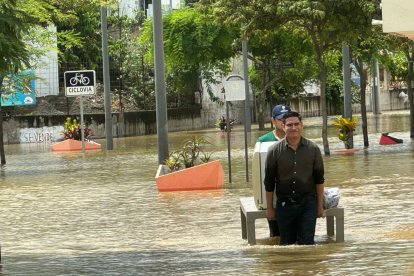 La crecida del río Portoviejo sorprendió a los habitantes.