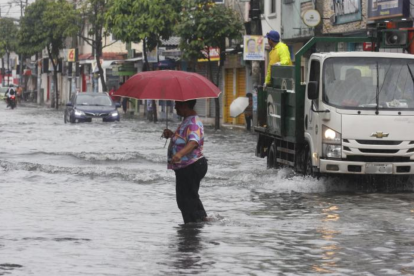 Imagen de una fuerte lluvia registrada en Guayaquil, esta semana.