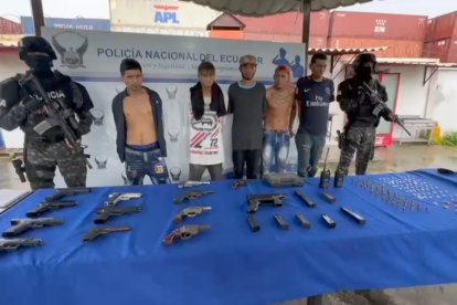 Cinco sujetos fueron detenidos, además de la incautación de evidencias como armas de fuego.
