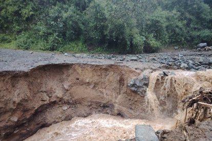 Vías inhabilitadas por temporada invernal en Loja.