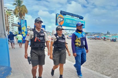 Agentes de la Policía cuidarán la seguridad en los diferentes balnearios del país.