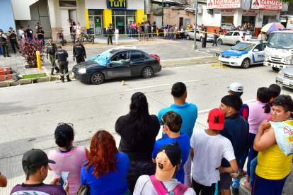 Las victimas del atentado en el sur de Guayaquil viajaban en este carro.