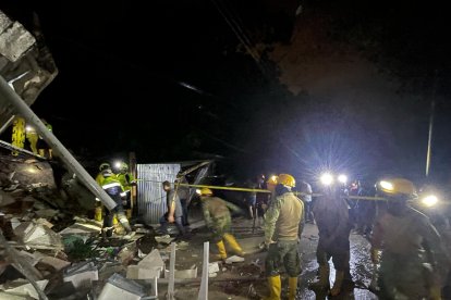 Una vivienda colapsó en Piñas por el aluvión.
