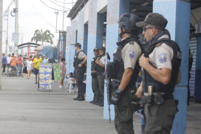 En Durán, los agentes policiales han reforzado los patrullajes y operativos por el Feriado de Carnaval.