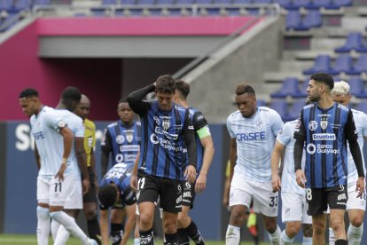 Los rostros de los jugadores de Independiente del Valle mostraron el malestar luego de ser empatados al último minuto por Universidad Católica