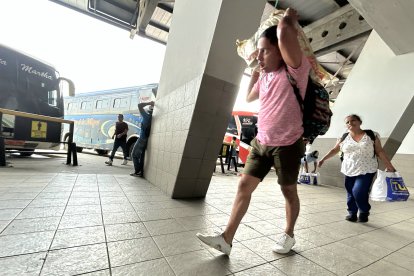 Miles de turistas regresaron a Guayaquil. Así se vio el terminal terrestre.