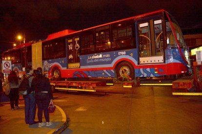 Las unidades llegaron en medio de la expectativa de los ciudadanos.