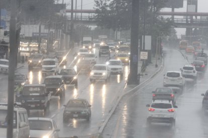 Guayaquil amaneció una fuerte lluvia que ha afectado a varios sectores este 5 de marzo.