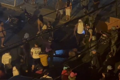 La gente se tomó la UPC de Dayuma, en Orellana, para sacar a los implicados en robos.