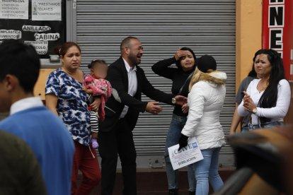 El ciudadano extranjero pedía ayuda a los moradores.