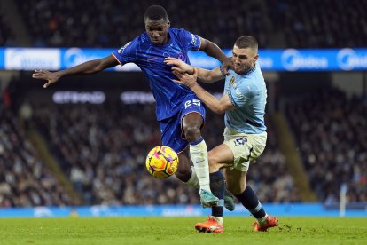 Moisés Caicedo fue convocado por Chelsea para los octavos de final de la Conference League 2024-25.