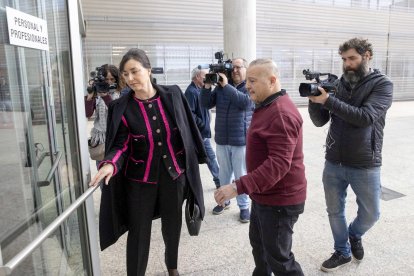 Incendio en Fonda Milagros: uno de los sobrevivientes llega al juicio por el caso.