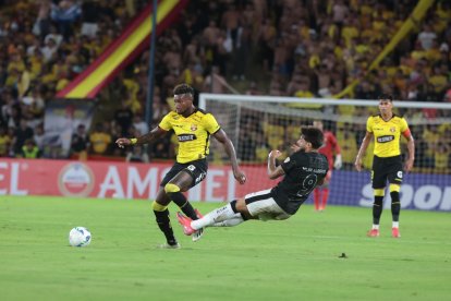 Corinthians cayó 3-0 en su visita a Barcelona, en Guayaquil.