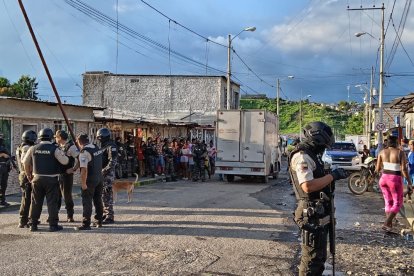 La Policia se encuentra en el sitio de la masacre.