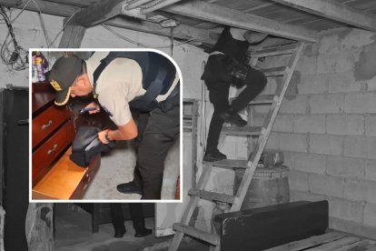 Los policías revisaron todos los rincones de las viviendas intervenidas.