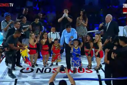 Manolo le ganó a Jorgito en la pelea de boxeo de talla baja.