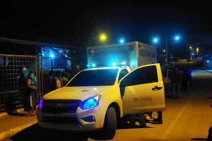 La policía acudió al levantamiento de los cuerpos en Anconcito y Palmar.