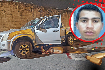 El cuerpo del guía Carlos Tenorio Sánchez yacía junto a la camioneta.