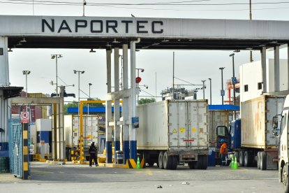 Conductor de tráiler murió aplastado por su propio contenedor en Guayaquil.