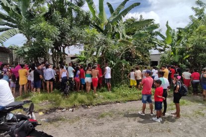 Quinindé: Hallan cuerpos de dos mujeres envueltos en sábanas.