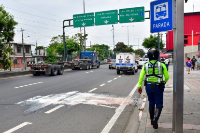 Señor murió aplastado por un tráiler en la Perimetral, a la altura de La Española.