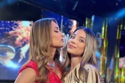 Gaby Pazmiño Yépez junto a su hija Sarah Alarcón, de 19 años.