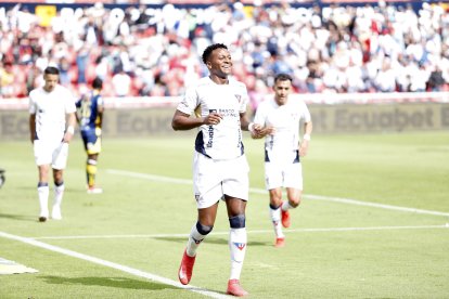 Michael Estrada lleva marcados dos goles consecutivos y refleja el regreso de la efectividad alba.