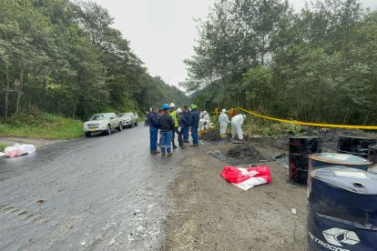 La decisión de cerrar la vía Quito - Baeza se debió a un derrame de petróleo.
