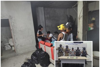 Los 11 ciudadanos se encontraban en una vivienda. El dueño del inmueble fue aprehendido.