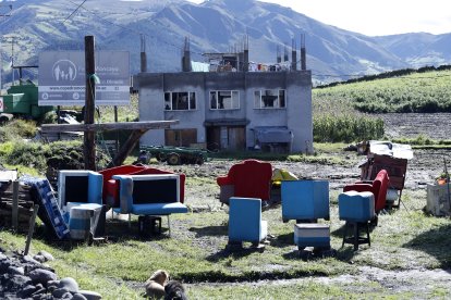 Los comuneros aprovecharon unas pocas horas de sol para secar sus enseres.