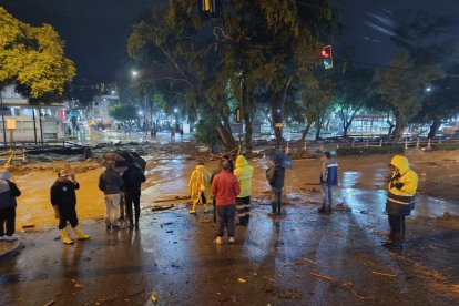 Las autoridades han alertado sobre el riesgo de que más puentes colapsen.
