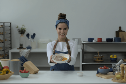 Carolina Sánchez, chef ecuatoriana y estrella Michelin, prepara su nueva aventura gastronómica con la apertura de su local de tartas vascas en Cumbayá