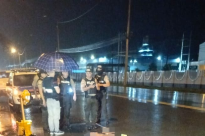 Policías abatieron a un delincuente tras persecusión en Guayaquil.