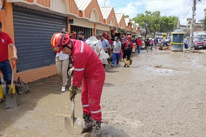 El río Malacatos se desbordó y causó daños.