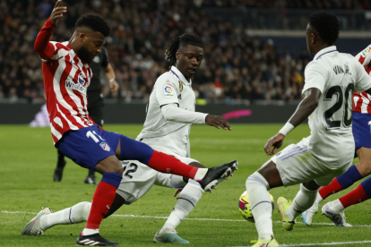 Real Madrid lleva la ventaja (2-1) sobre Atlético de Madrid en los octavos de final de Champions League