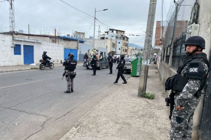 Las honras fúnebres de la implicada en incursión armada en hospital docente de Ambato se hizo por las calles.