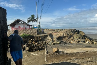 Las lluvias han causado estragos en la parroquia Charapotó.