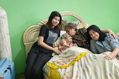 De izquierda a derecha, un retrato familiar de Mary Rose, María Norma, Maritza y Mary Norma.