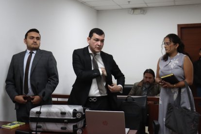 Santiago Hernández (medio) estaría desaparecido, según Sebastián Barreiro