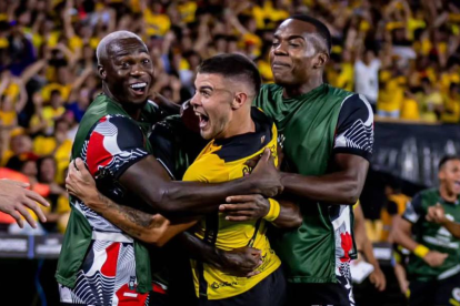 Barcelona venció y goleó 3-0 a Corinthians en el estadio Monumental por la Copa Libertadores