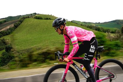 Richard Carapaz tuvo una buena jornada en la Tirreno Adriático.