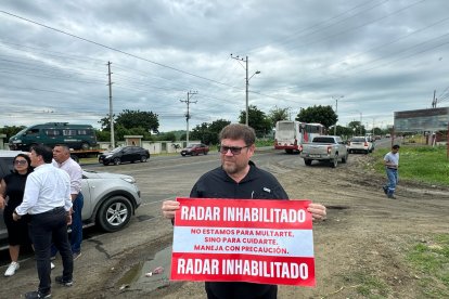 Con sellos, autoridades clausuraron radares en Manabí.