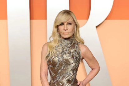 La salida de Donatella Versace marca el inicio de una nueva era para la icónica firma de moda.