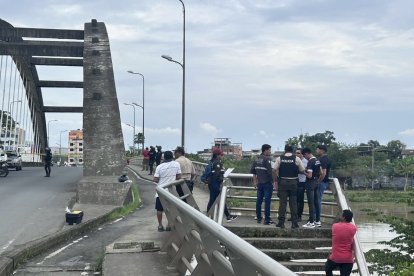 Ambos viaductos los cerraron durante el procedimiento del levantamiento.