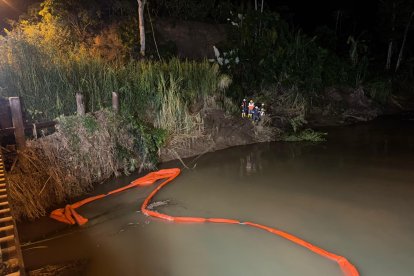 El derrame de crudo afecta directamente al estero Caple
